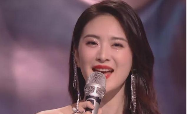 芒果台力捧女主持,入行8年常驻14个节目,26岁嫁人生子地位骤降