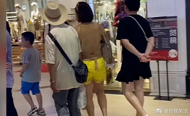 贵阳一老人游走街头屡次伸出咸猪手 广大女性要注意休闲区蓝鸢梦想 - Www.slyday.coM