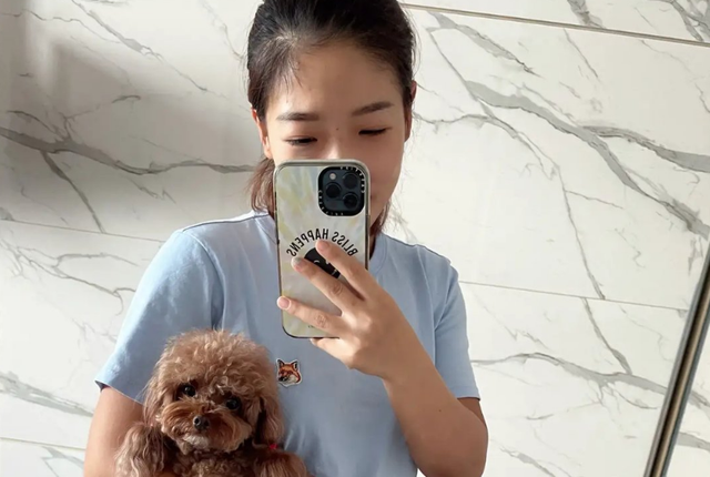 刘诗雯少见晒生活动态!抱宠物狗出镜,心情不错一扫之前输球阴霾休闲区蓝鸢梦想 - Www.slyday.coM 刘诗雯少见晒生活动态!抱宠物狗出镜,心情不错一扫之前输球阴霾休闲区蓝鸢梦想 - Www.slyday.coM