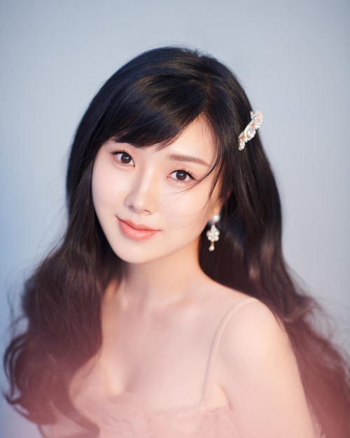 歌手肖洋元气大片新鲜出炉 甜美形象深得大家喜爱