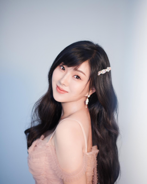 歌手肖洋元气大片新鲜出炉 甜美形象深得大家喜爱