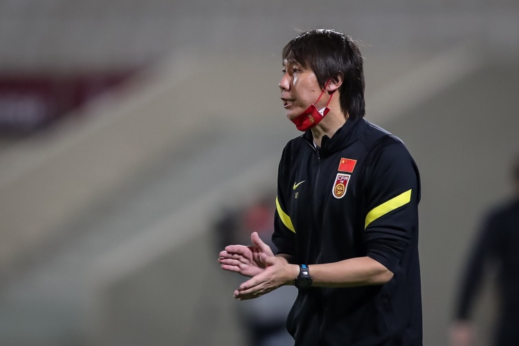 李铁执教输了,但发布会赢了,赛后狠踩日本还飘了,没人比他自信休闲区蓝鸢梦想 - Www.slyday.coM 李铁执教输了,但发布会赢了,赛后狠踩日本还飘了,没人比他自信休闲区蓝鸢梦想 - Www.slyday.coM