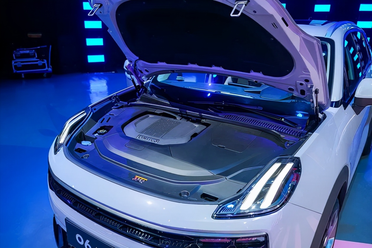 嗑糖了,领克06粉蓝cp出道,蓝色美爆了-新浪汽车