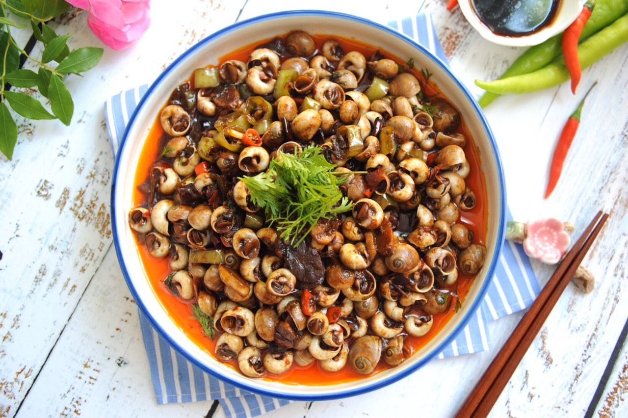 香螺辣炒一下解馋好吃又下饭几分钟就能学会