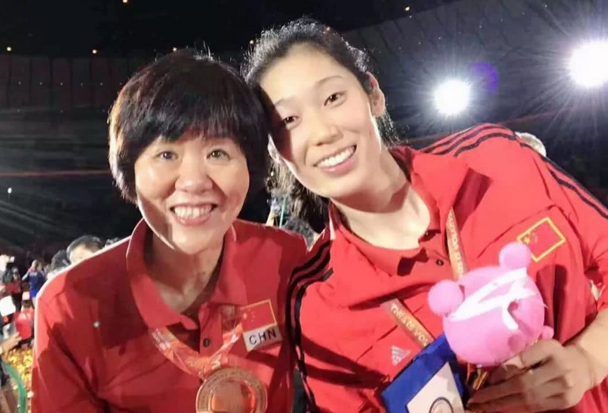 郎平离开女排后,开始享受退休生活!国庆下地砍甘蔗,边削边自夸休闲区蓝鸢梦想 - Www.slyday.coM 郎平离开女排后,开始享受退休生活!国庆下地砍甘蔗,边削边自夸休闲区蓝鸢梦想 - Www.slyday.coM