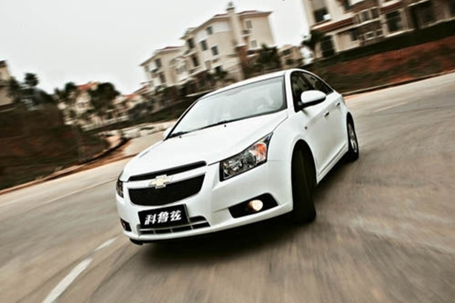 2012年:雪佛兰迈锐宝迈锐宝与科鲁兹一样都定位于中级轿车,在全球市场