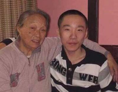 不得不说,在这种环境下长大的孩子也是非常优秀,柏青的孙子刘程是一位