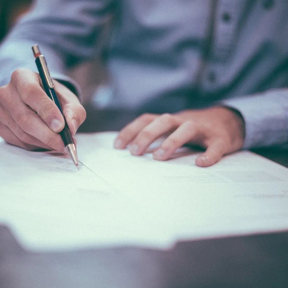 “同门竞品”《英雄联盟手游》上线，《王者荣耀》连夜“撒券”“送皮肤”休闲区蓝鸢梦想 - Www.slyday.coM