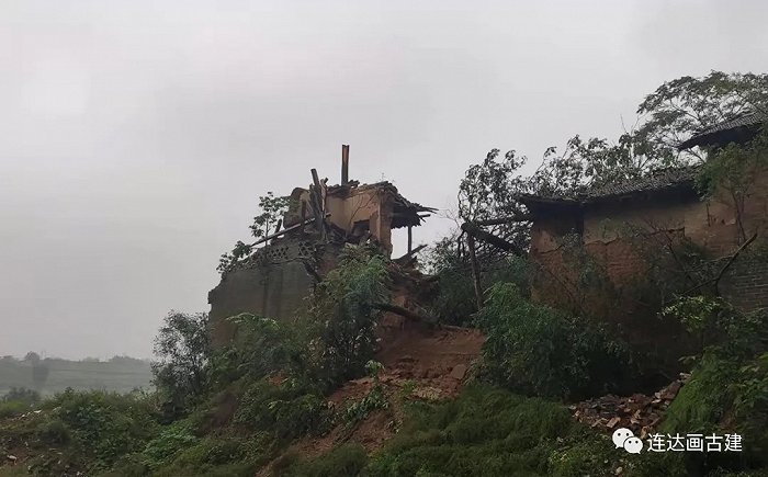 在大雨中毁坏的魁星阁。图片来源：连达画古建