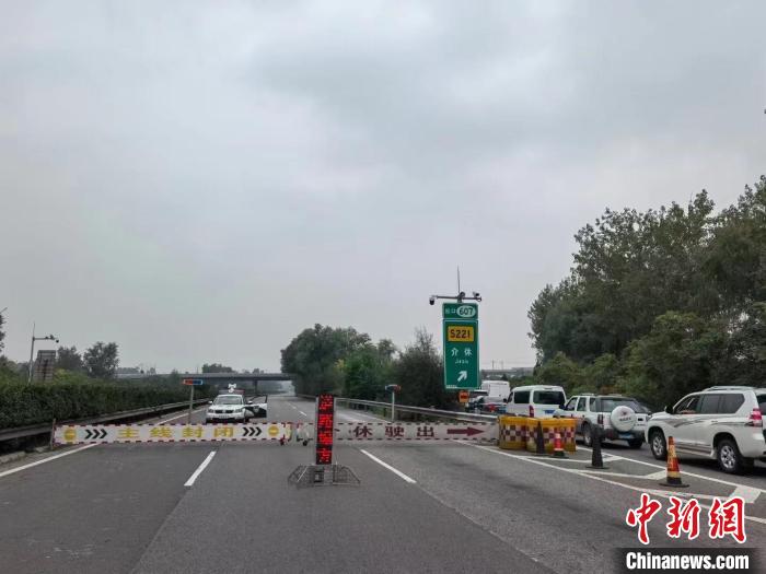 京昆高速山西灵石段三天内三次发生护坡滑塌