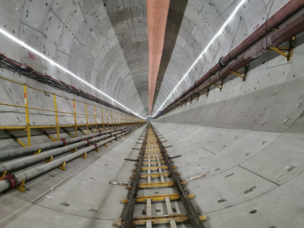 我国在海外最大的盾构公路隧道顺利贯通