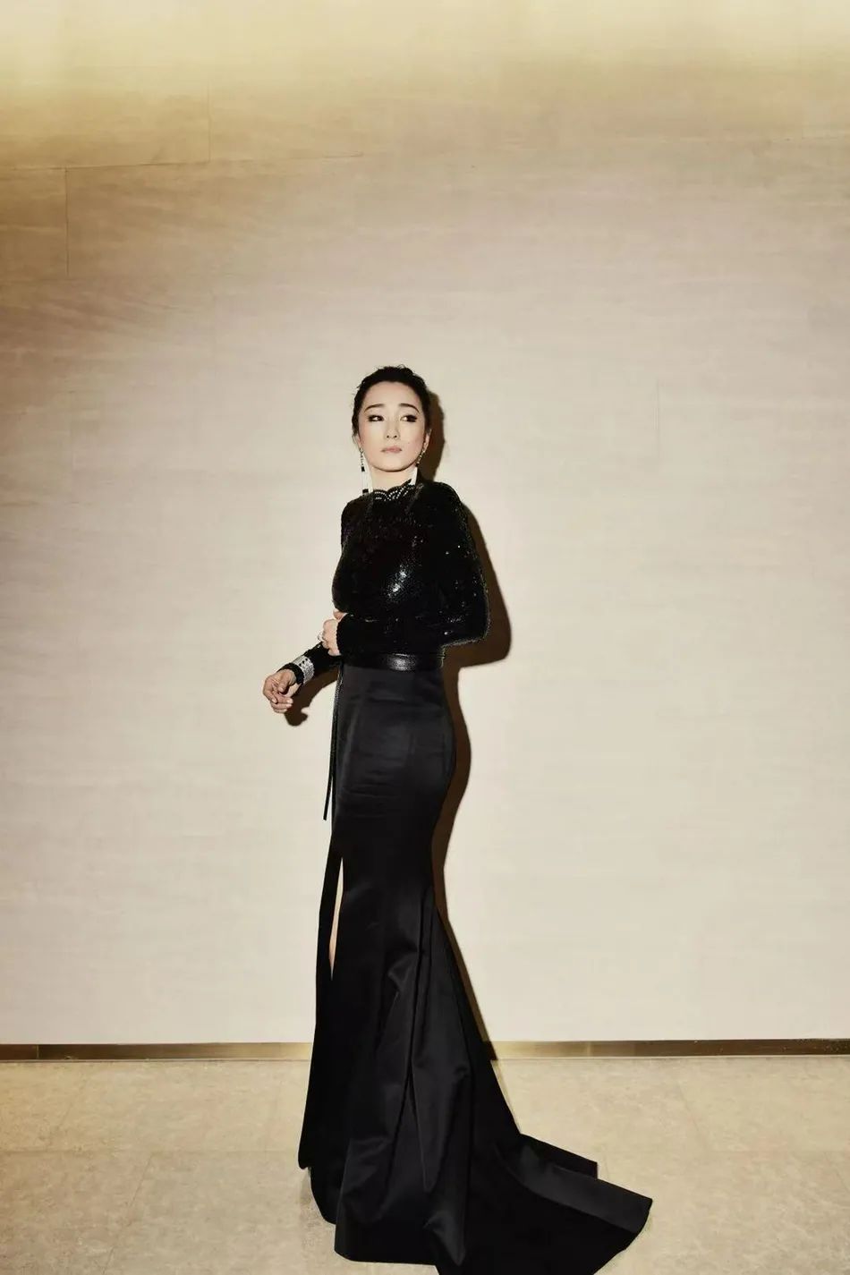 56岁巩俐最新几套穿搭全网好评这一点太值得学习了