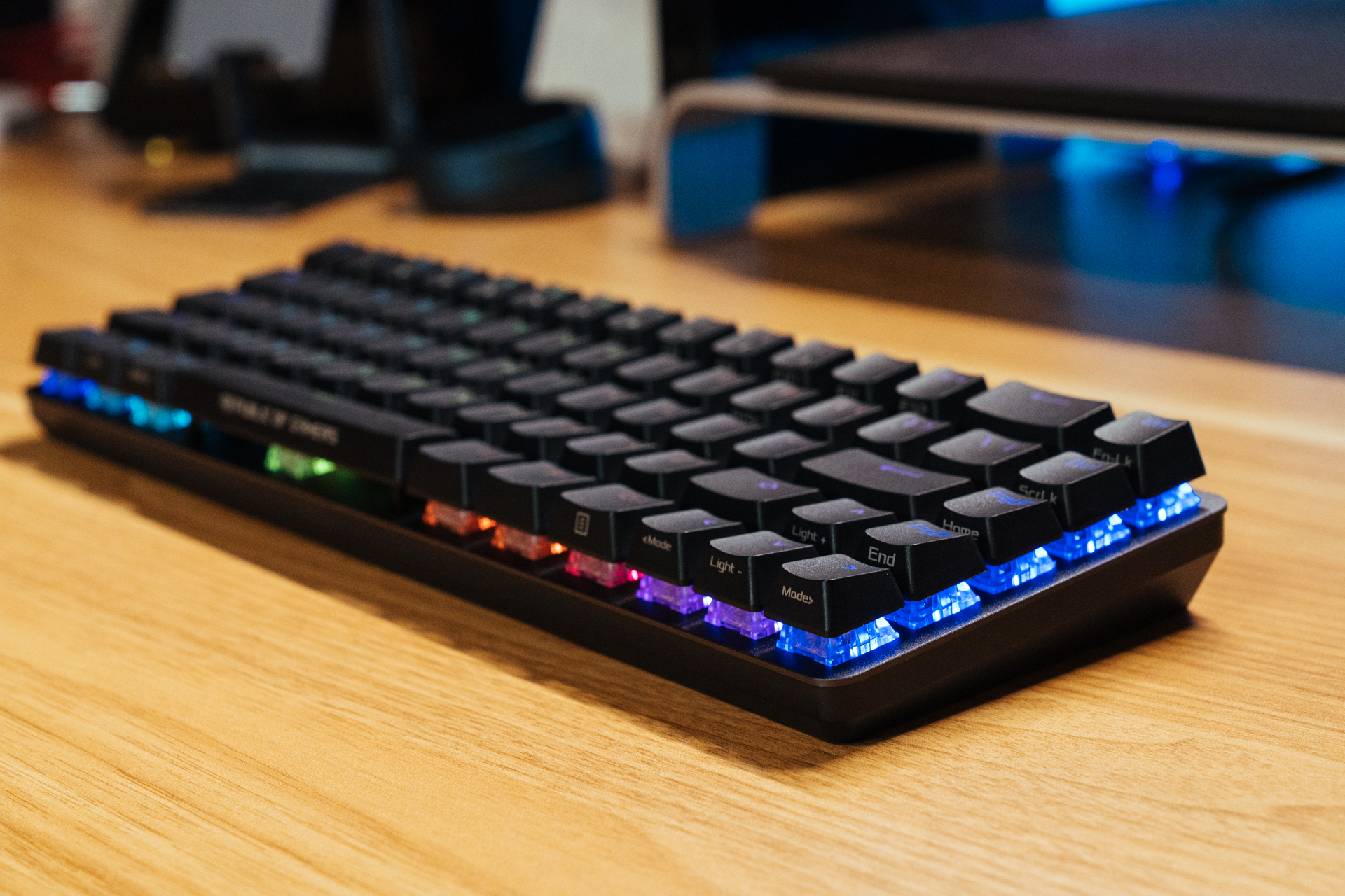 竞技游戏68配列键盘,自研nx机械轴:rog魔导士 nx轴 机械键盘__财经