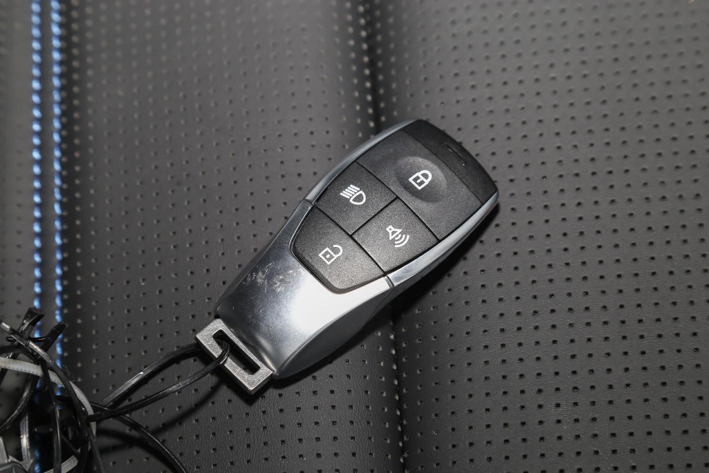 北京bj40城市猎人版:配4拖车钩 2.0t引擎,多款车型如何选?