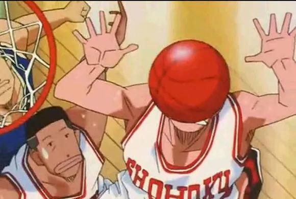 樱木附体!杜兰特用头"运球"后助攻乔哈三分,球迷:算走步吗?