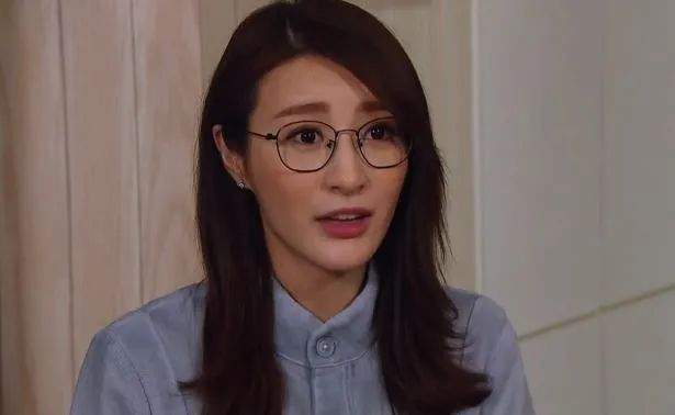 不过,林夏薇自觉近视为日常生活及工作都带来许多不便,戴眼镜会影响