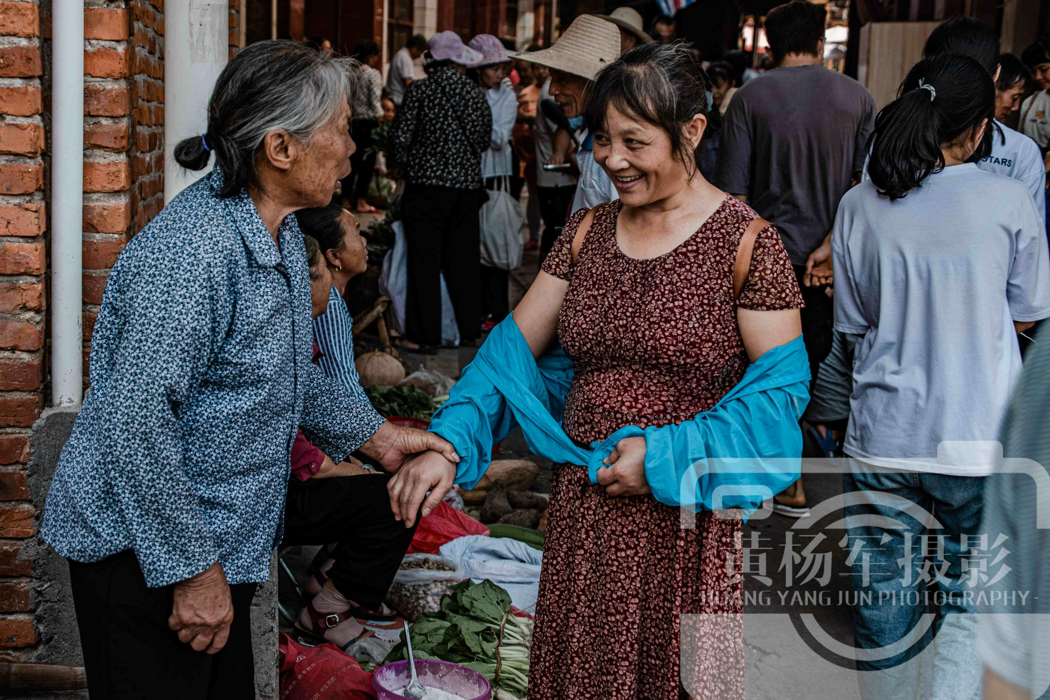 在客家地区,客家人对赶集是情有独钟的,因为客家人勤劳淳朴爱生活.