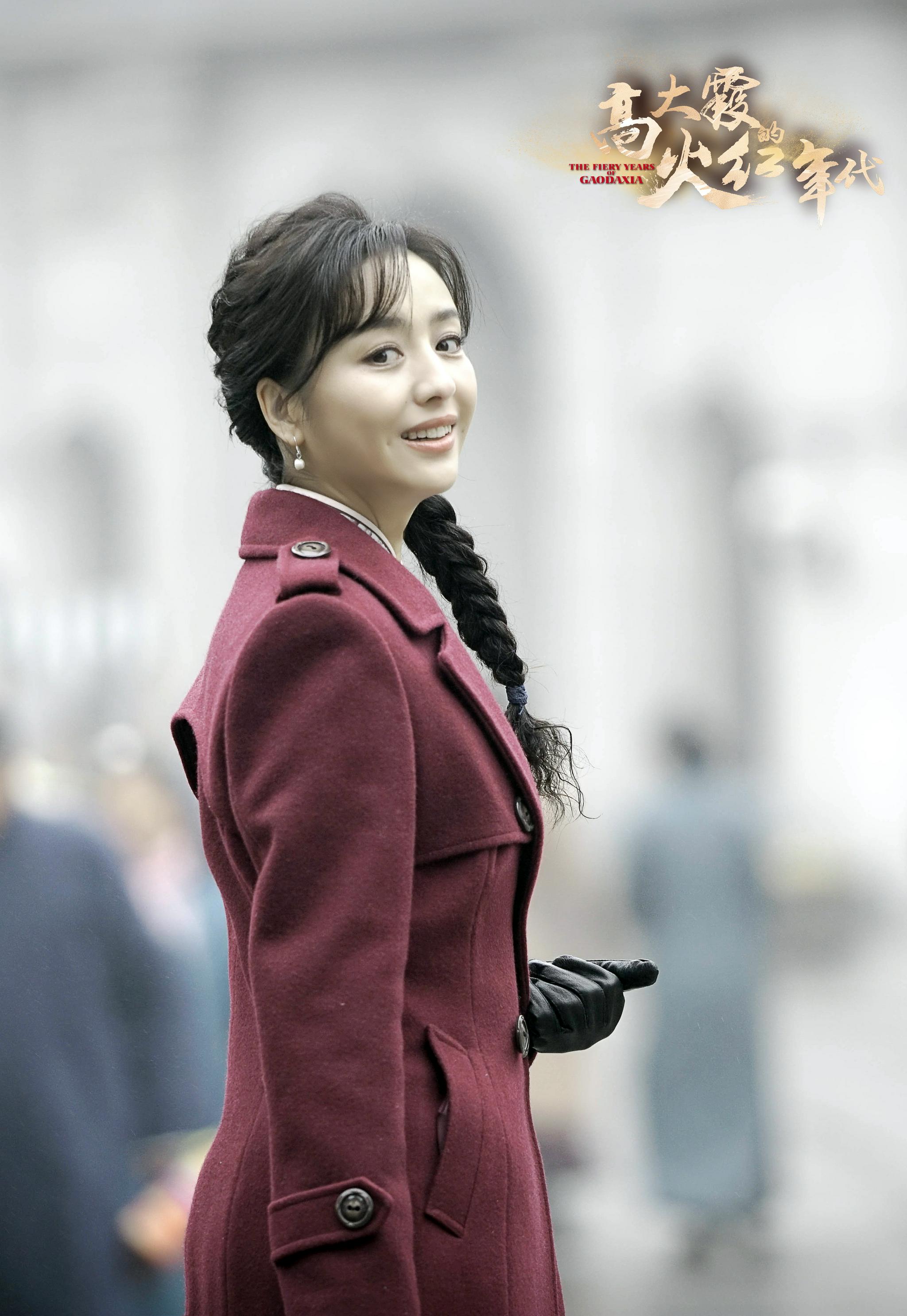 佟丽娅《霞光》央八首播,收视夺冠,全员虎了吧唧,反谍战剧路数