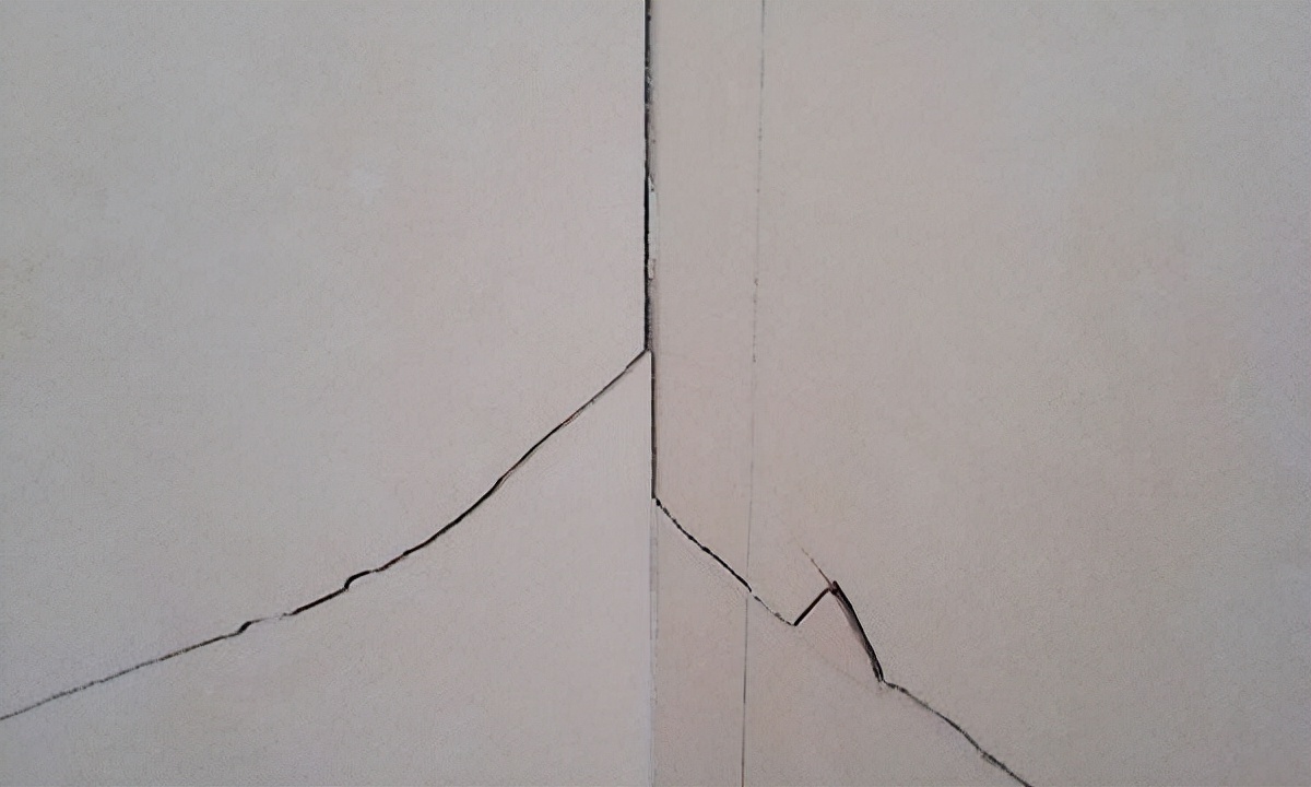 瓷砖开裂不要着急更换,简单6步就能修补,再也不用花钱换瓷砖了休闲区蓝鸢梦想 - Www.slyday.coM 瓷砖开裂不要着急更换,简单6步就能修补,再也不用花钱换瓷砖了休闲区蓝鸢梦想 - Www.slyday.coM