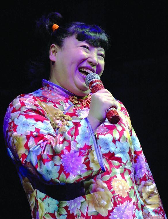 "三湘第一女笑星"何晶晶,以模仿宋丹丹走红,曾抑郁退圈八年