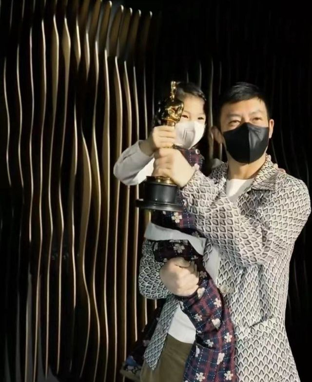 陈冠希VS秦舒培:遇到真爱是什么体验?这是我听过最好的答案休闲区蓝鸢梦想 - Www.slyday.coM 陈冠希VS秦舒培:遇到真爱是什么体验?这是我听过最好的答案休闲区蓝鸢梦想 - Www.slyday.coM