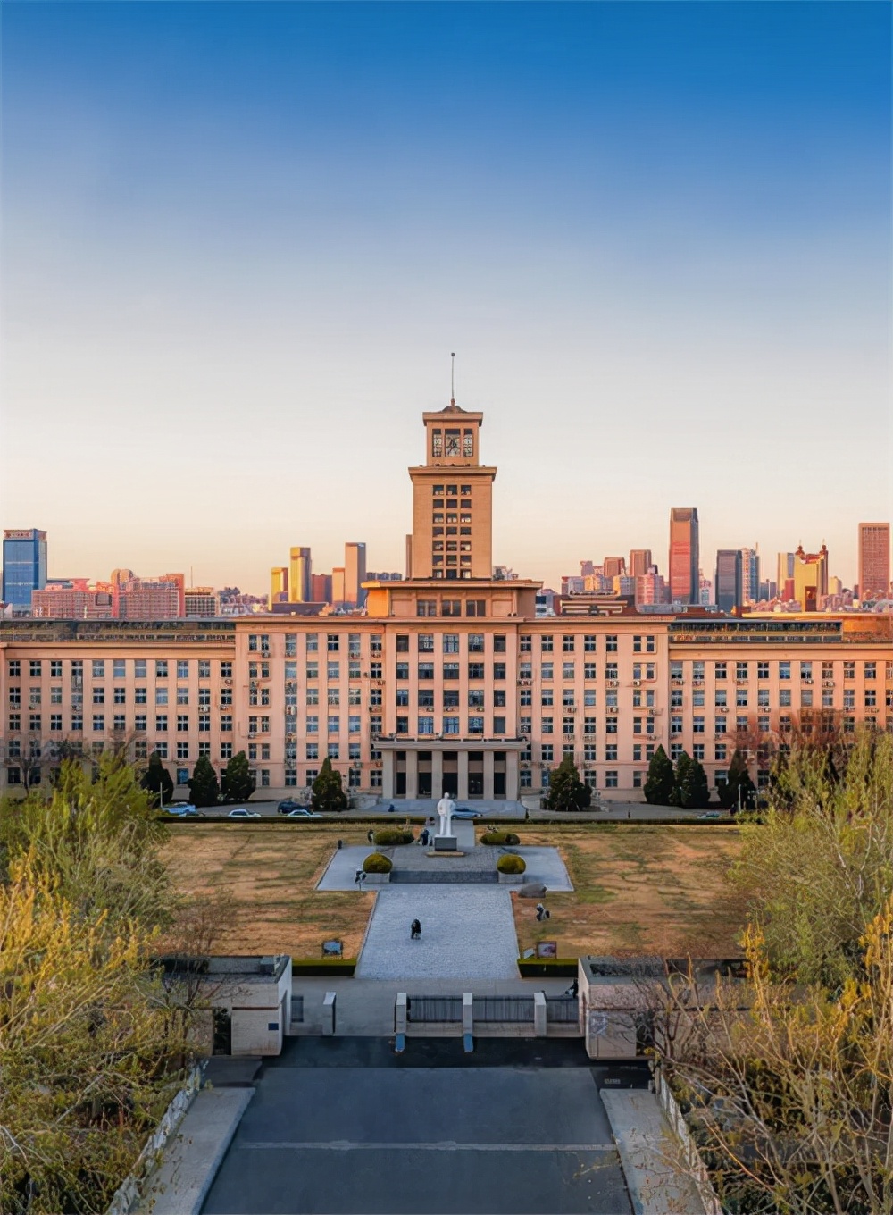 因拒绝给弟弟买房，亲爹砍死博士女儿，法庭上说：为了儿子不后悔休闲区蓝鸢梦想 - Www.slyday.coM