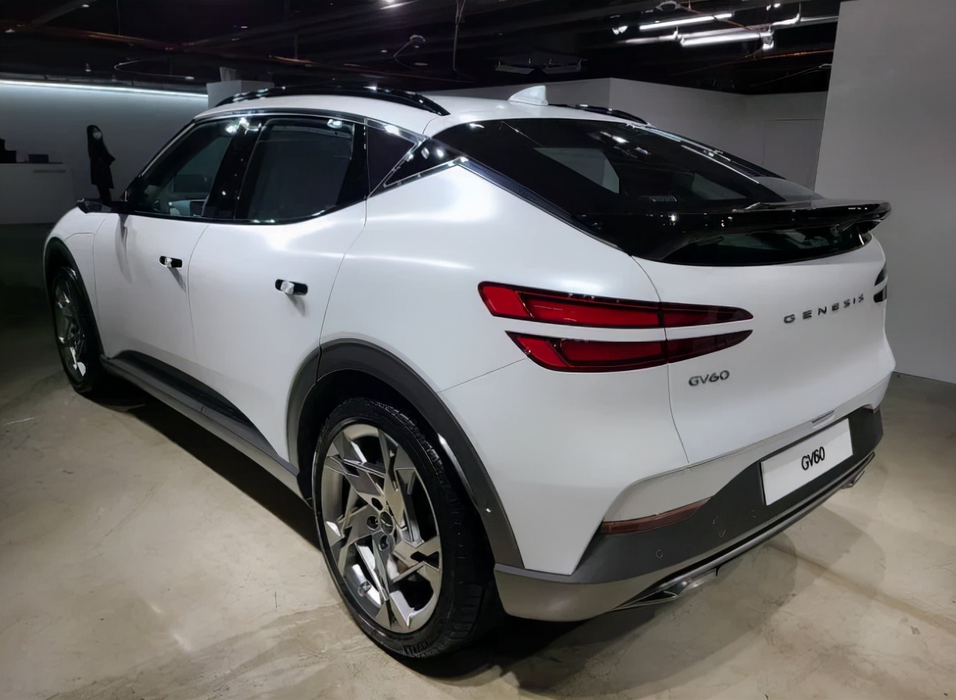 捷尼赛思gv60实车曝光续航451km有点气质