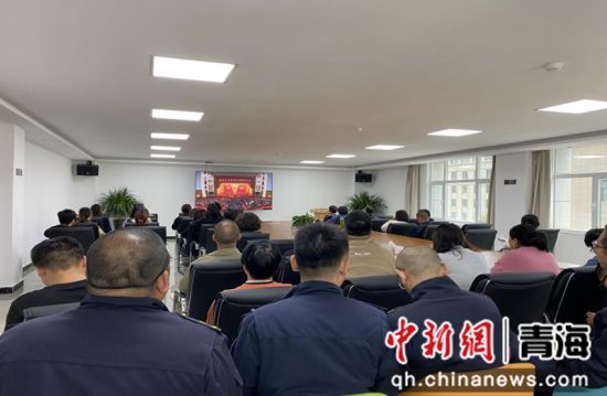 西宁文汇路组织观看纪念辛亥革命110周年大会休闲区蓝鸢梦想 - Www.slyday.coM
