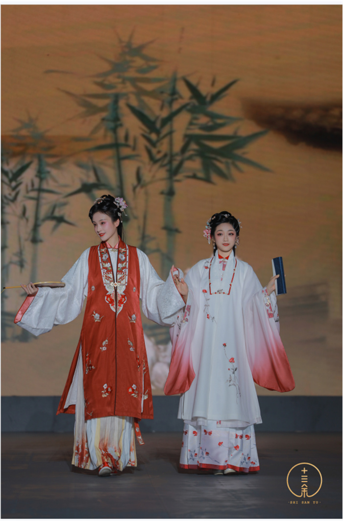 汉服走秀美"出圈",传统文化传承迎来新思路|汉服_新浪新闻