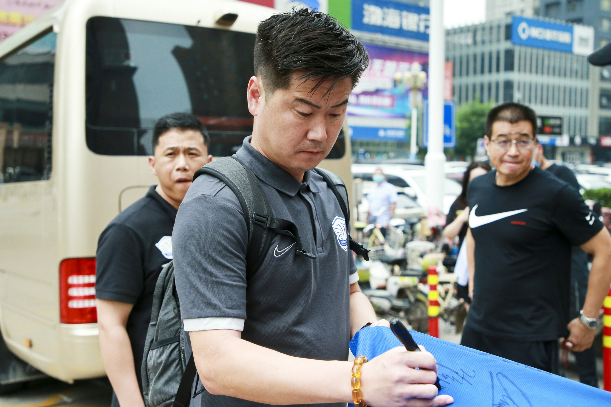 Chinese men's football star Zhao Junzhe will participate in the selection.