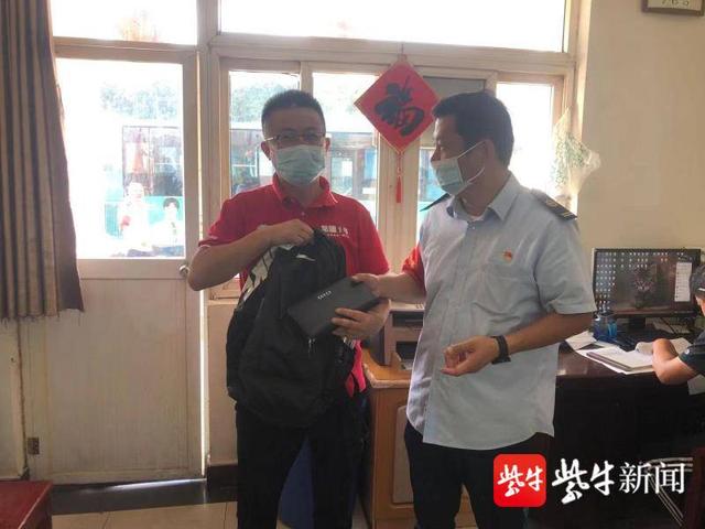 乘客不慎遗失背包，公交司机拾金不昧帮寻回休闲区蓝鸢梦想 - Www.slyday.coM