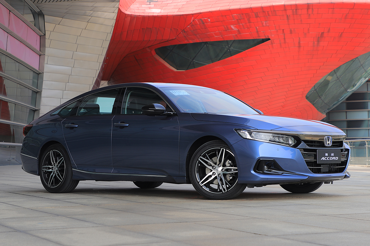 燃油混动同行/售16.98万起 2022款本田雅阁上市