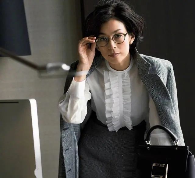 她是亚洲20亿男人的女神却被丈夫控制23年如今54岁抛