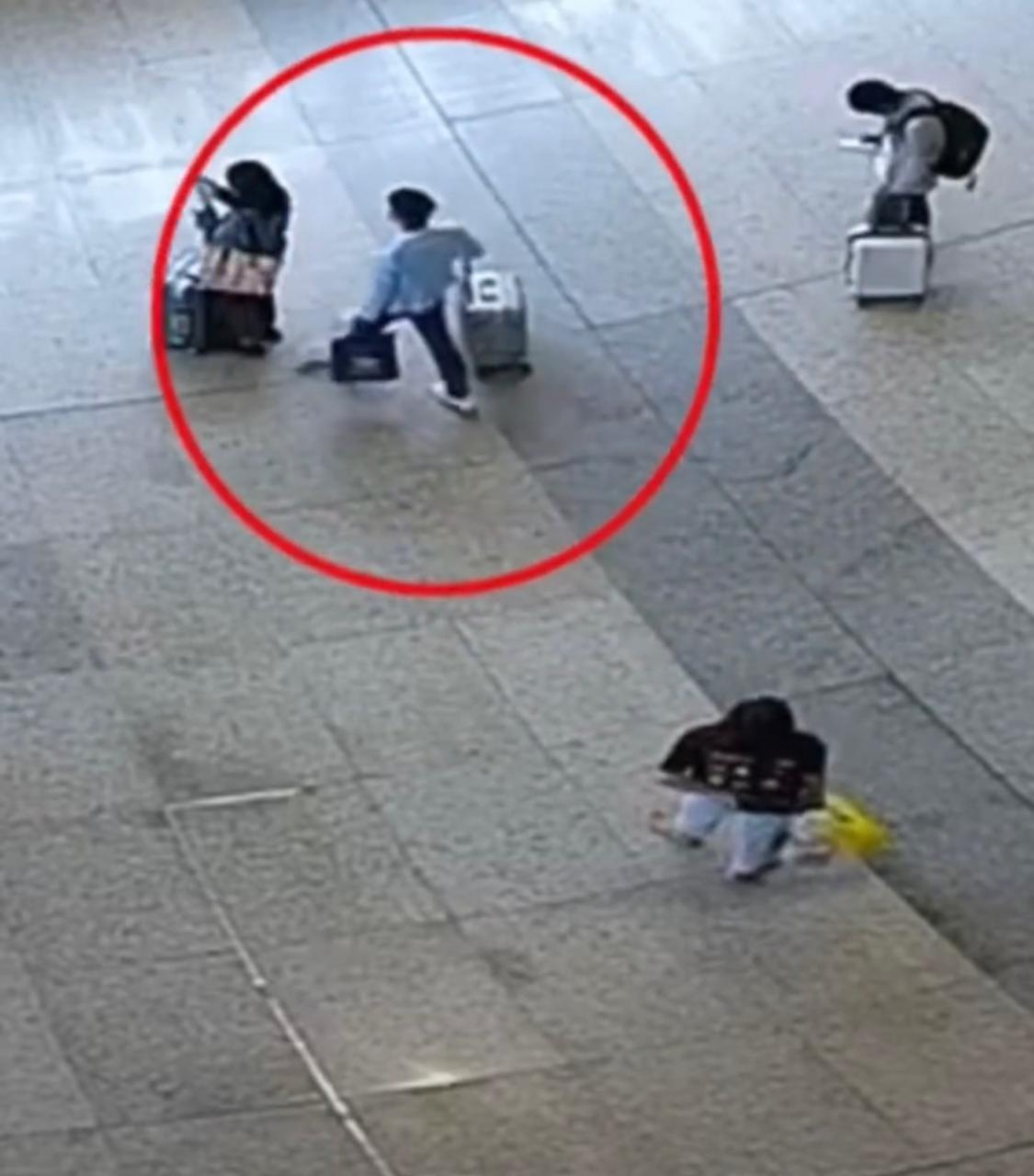 自称生活不顺，一时糊涂，湖北一男子火车站内猥亵女大学生被行拘休闲区蓝鸢梦想 - Www.slyday.coM