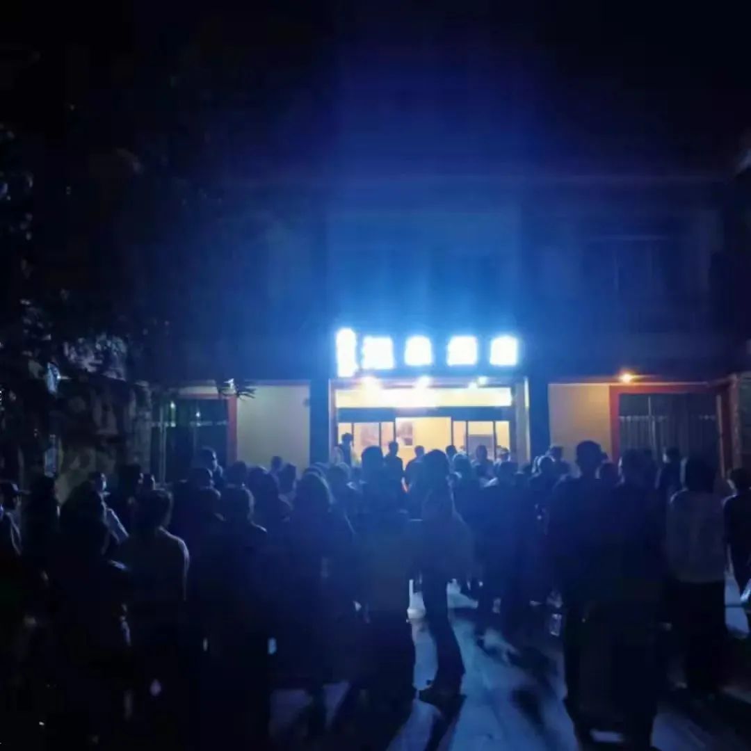 “4日跟团游，连九寨沟大门都没看到…”当地通报来了→休闲区蓝鸢梦想 - Www.slyday.coM