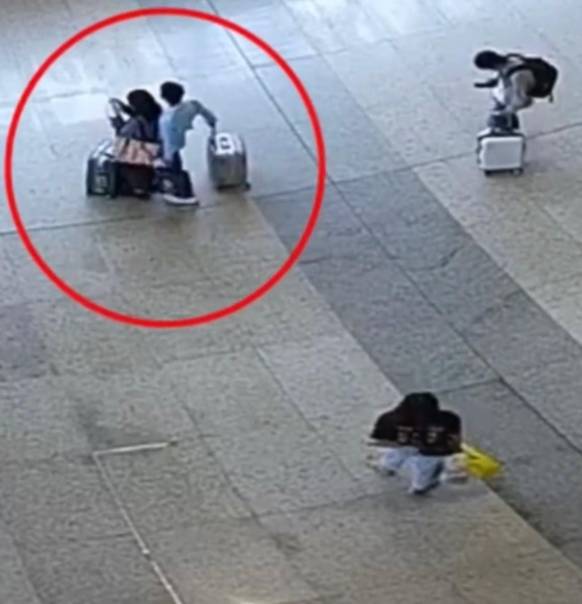 自称生活不顺，一时糊涂，湖北一男子火车站内猥亵女大学生被行拘休闲区蓝鸢梦想 - Www.slyday.coM