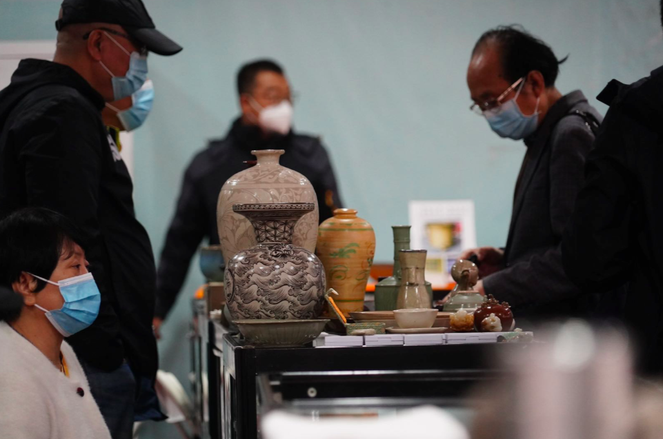 来潘家园"淘宝"!民间收藏艺术品展示交易会开幕