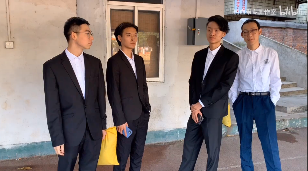 我和带篮子聊了聊他的抽象网红往事还有库布里克和贾樟柯