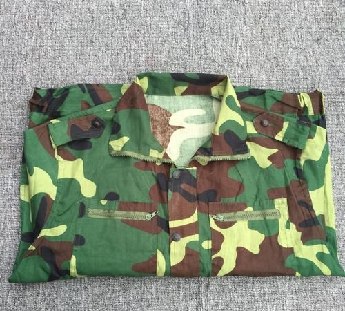 为什么全中国的农民工都喜欢穿迷彩服?难道他们也有一个军人梦?休闲区蓝鸢梦想 - Www.slyday.coM 为什么全中国的农民工都喜欢穿迷彩服?难道他们也有一个军人梦?休闲区蓝鸢梦想 - Www.slyday.coM