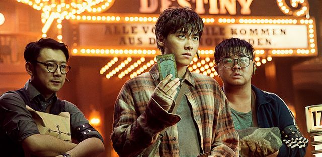 还在尬吹《鱿鱼游戏》?这部大逃杀,满足你对智斗剧的所有幻想休闲区蓝鸢梦想 - Www.slyday.coM