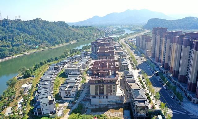 奉化溪口镇湖山剡江岸溪上桃花源