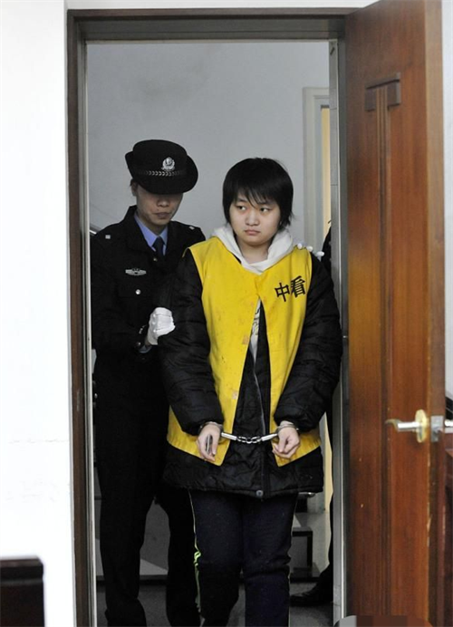 同时检察官表示,尸检报告中还确定了齐运喜夫妇的死因,是机械性窒息