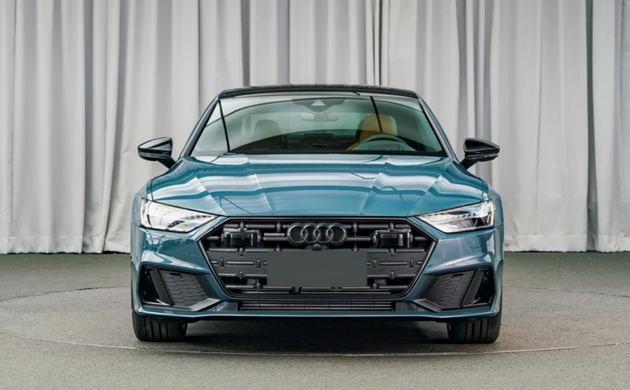 看国产奥迪a7l实车才知道上汽为何敢定77万高价全系搭30t