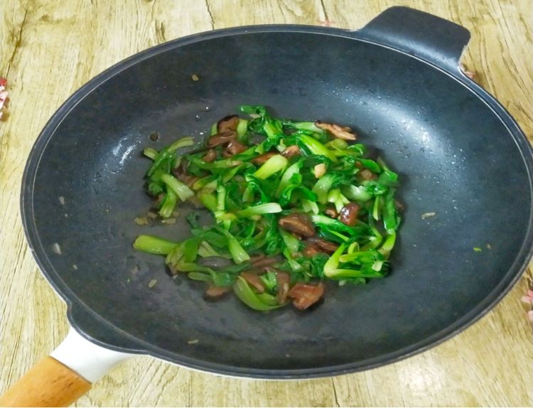为什么你做的香菇油菜不对味？教你正确方法，上桌就光盘休闲区蓝鸢梦想 - Www.slyday.coM