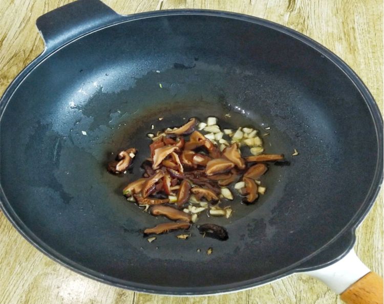 为什么你做的香菇油菜不对味？教你正确方法，上桌就光盘休闲区蓝鸢梦想 - Www.slyday.coM