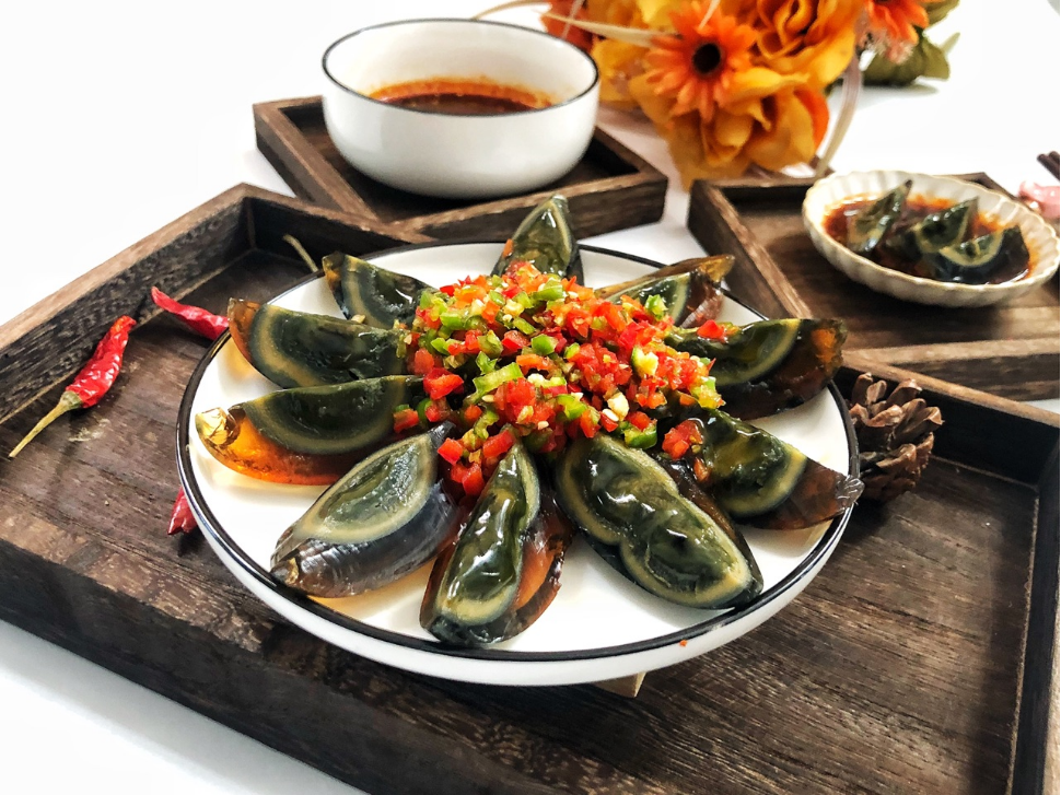 教你做干饭人必备的尖椒皮蛋香辣下饭做法还简单