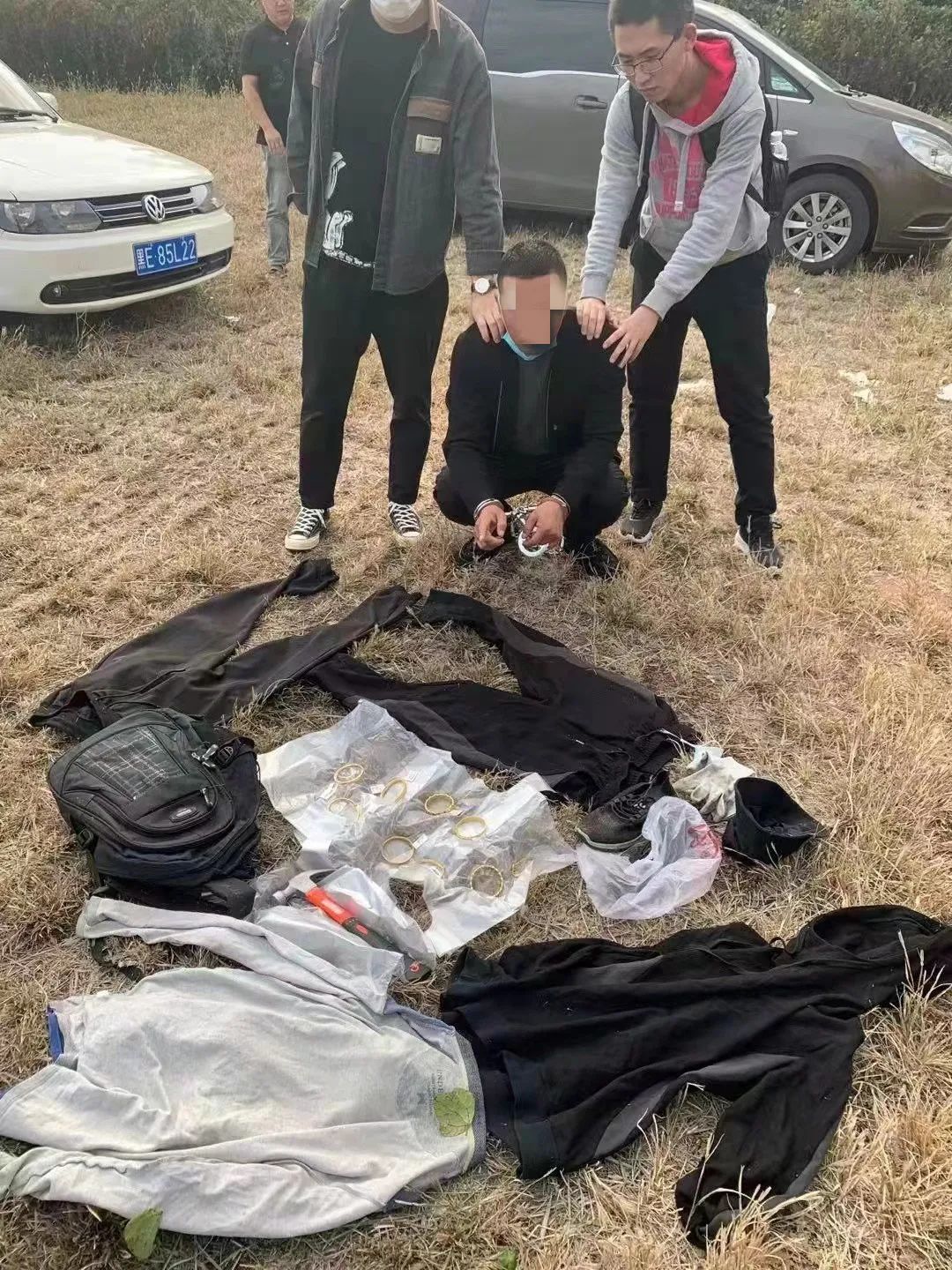 视频曝光!肇州蒙面男深夜抢劫金店,1分钟掳走20万元黄金