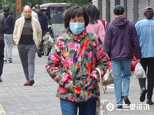 陕西多地下雪！ 难怪西安这么冷，今天出门都是这样的…休闲区蓝鸢梦想 - Www.slyday.coM