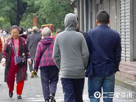 陕西多地下雪！ 难怪西安这么冷，今天出门都是这样的…休闲区蓝鸢梦想 - Www.slyday.coM