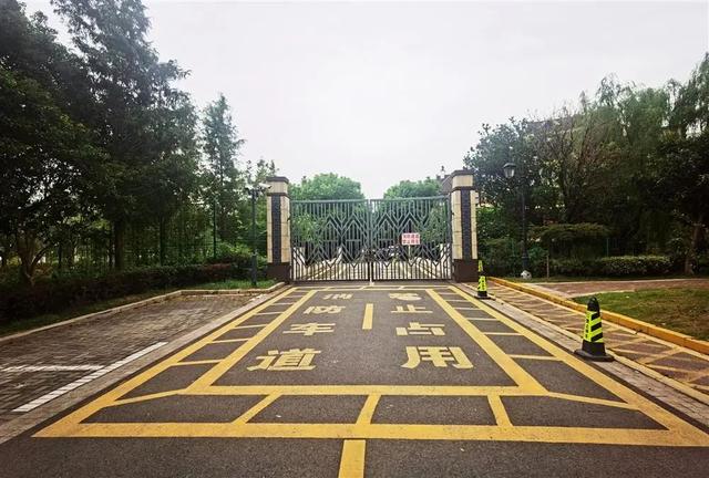 央视网评丨业主为别墅区和普通区吵翻！是“穷人歧视”吗？休闲区蓝鸢梦想 - Www.slyday.coM